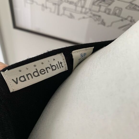 Long Bell sleeves black top - Picture 5 of 6